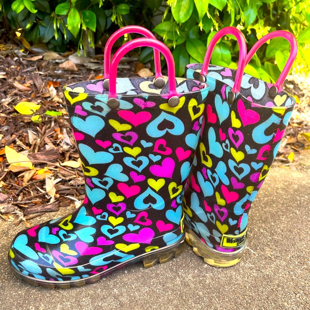 Little girl hearts rain boots, size 10